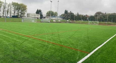 Hřiště s umělou trávou (UMT) — denní záběr